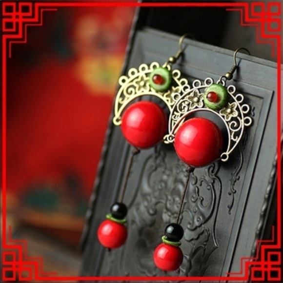 Asian beaded large statement dangle earrings - Picture 3 of 3